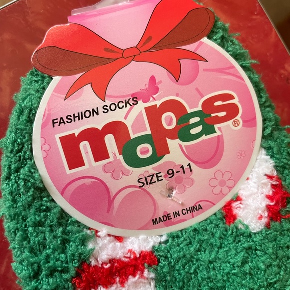 🎄❤️💚🧑‍🎄🐧NWT LONG MOPAS FUZZY COMFY SOCKS - Picture 3 of 16